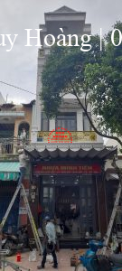 mai-hien-huy-hoang-thi-cong-lap-dat-mai-che-cua-hang-nhua-minh-tien