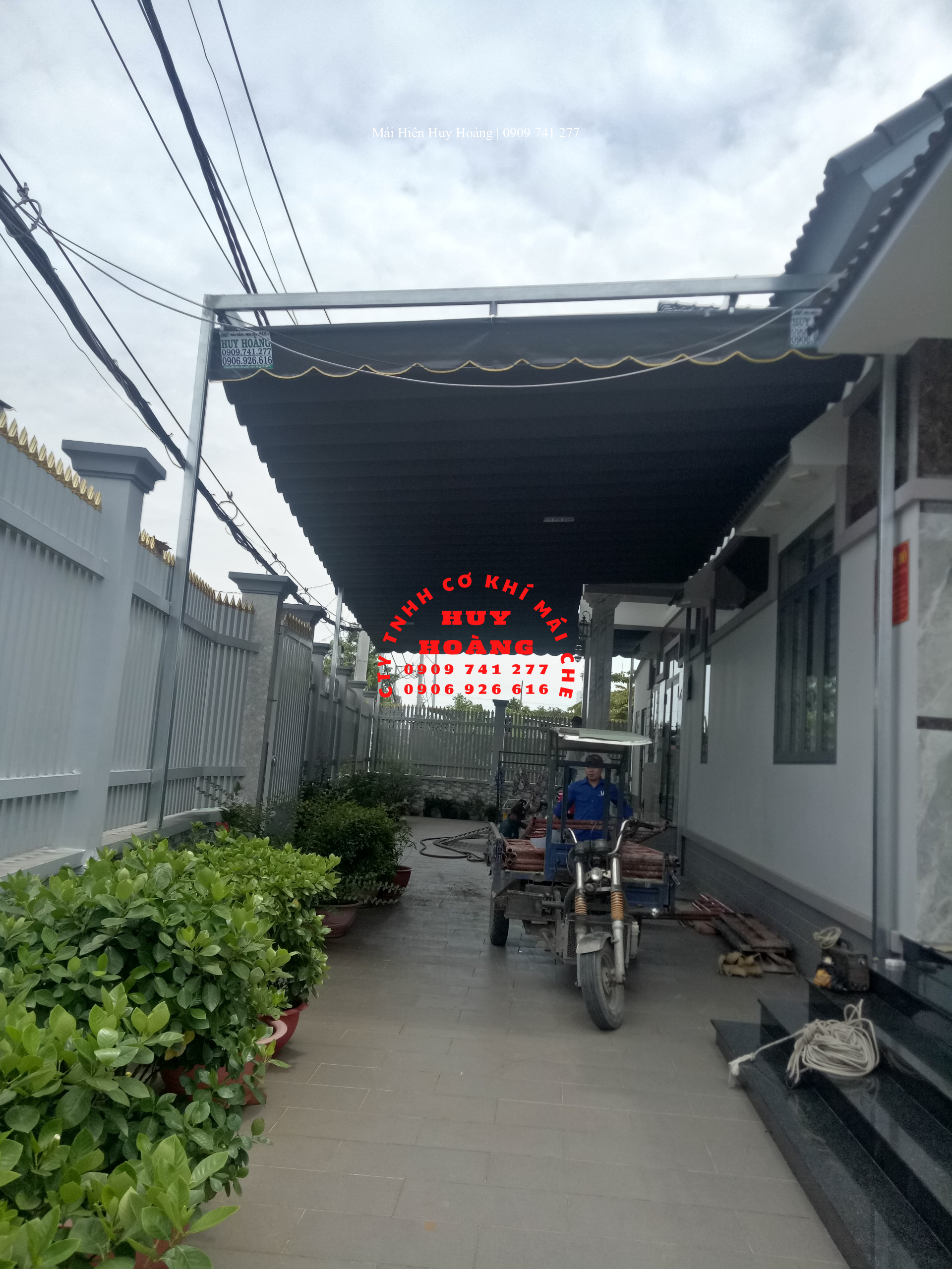 mai-hien-huy-hoang-thi-cong-lap-dat-mai-che-san-nha (1)