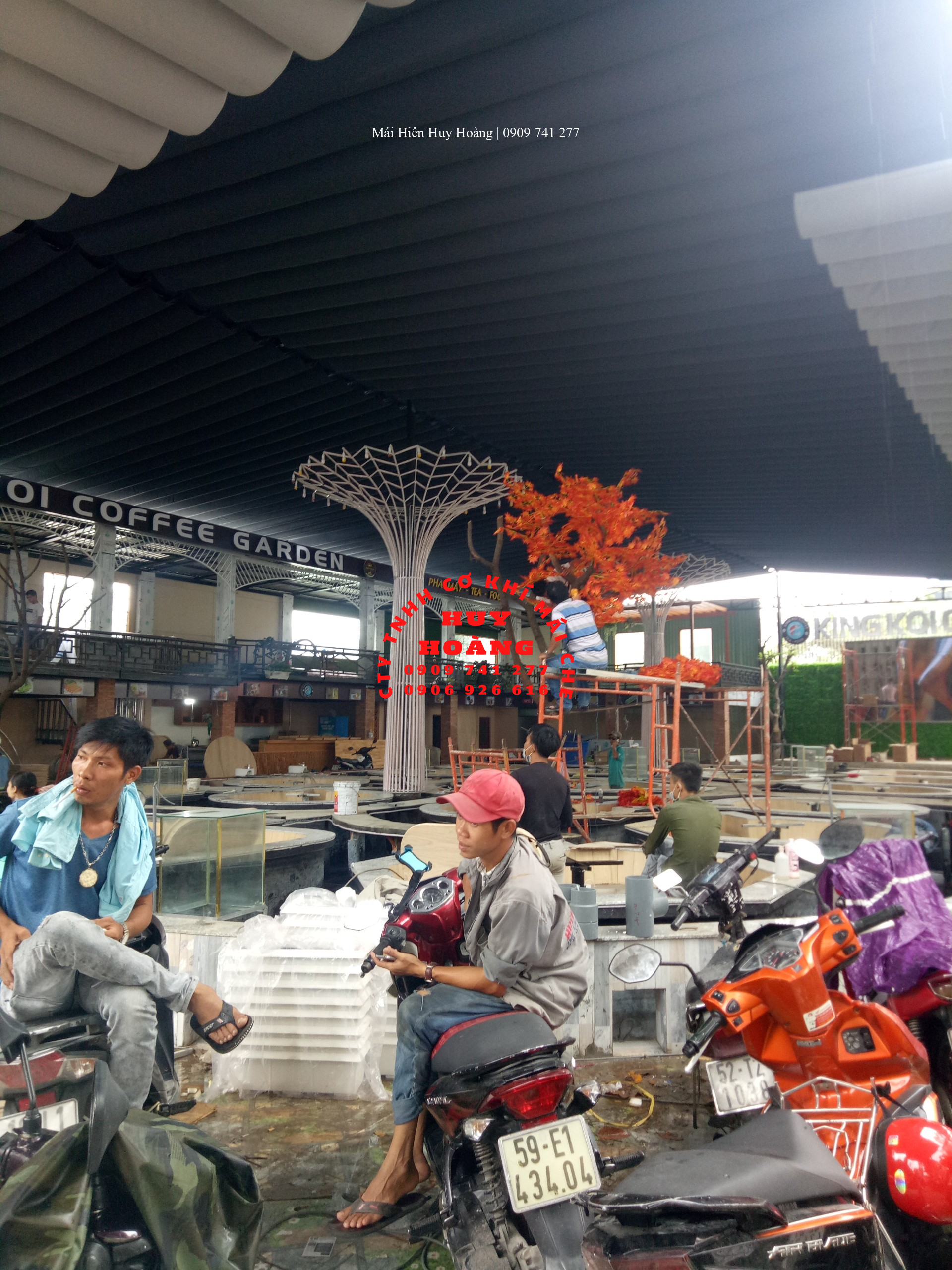 mai-hien-huy-hoang-thi-cong-lap-dat-mai-hien-di-dong-o-duong-to-hieu-quan-tan-phu (4)