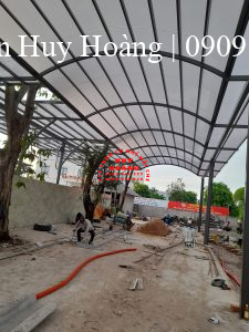 mai-hien-huy-hoang-thi-cong-lap-dat-mai-ton-nha-tien-che (2)