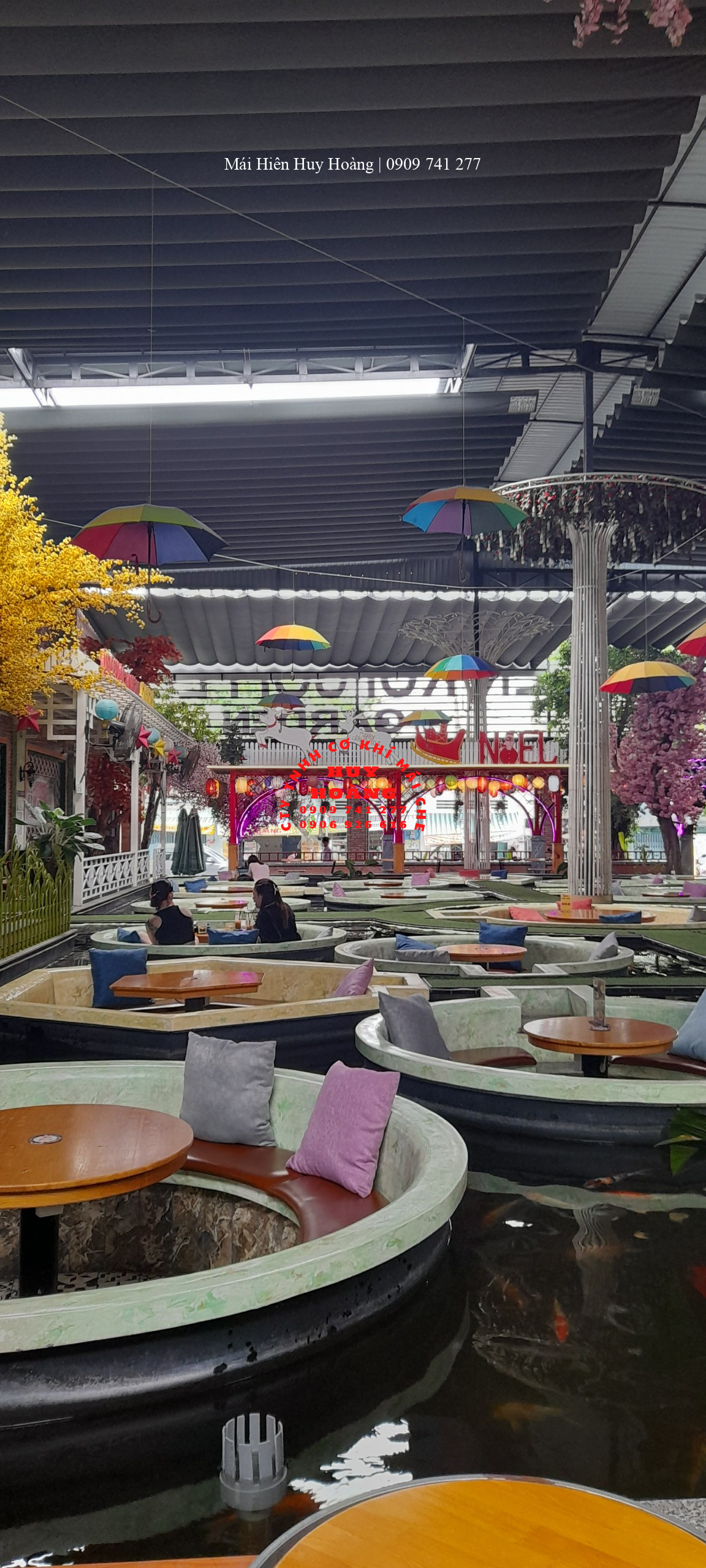 mai-hien-huy-hoang-thi-cong-lap-dat-mai-xep-cho-quan-cafe-ca-koi (4)