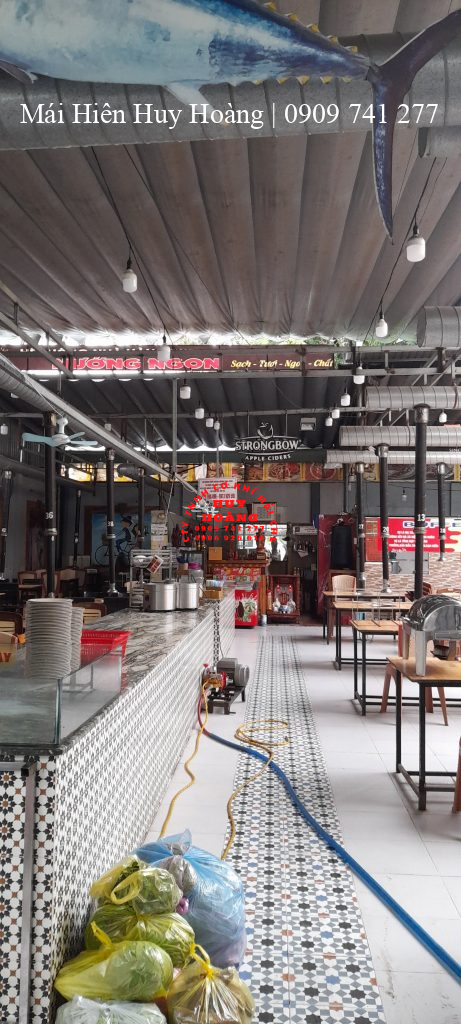 mai-hien-huy-hoang-thi-cong-lap-dat-mai-xep-nha-hang-nuong (1)