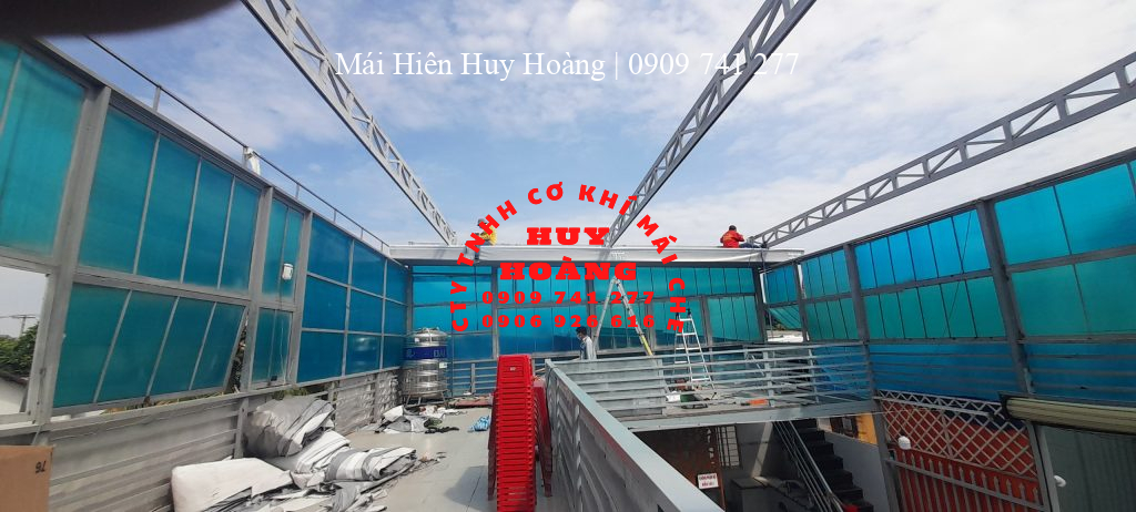 mai-hien-huy-hoang-thi-cong-lap-dat-mai-bat-che-nha-xuong 1