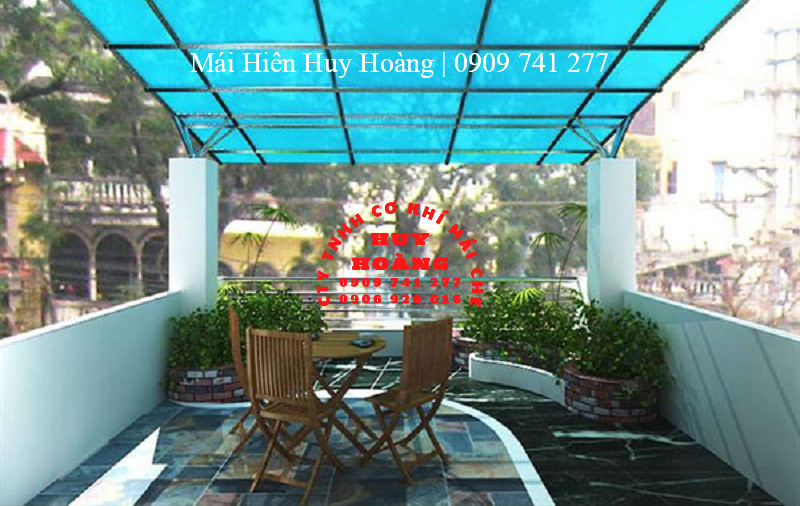 mai-hien-huy-hoang-thi-cong-lap-dat-mai-che-tam-polycarbonate (1)