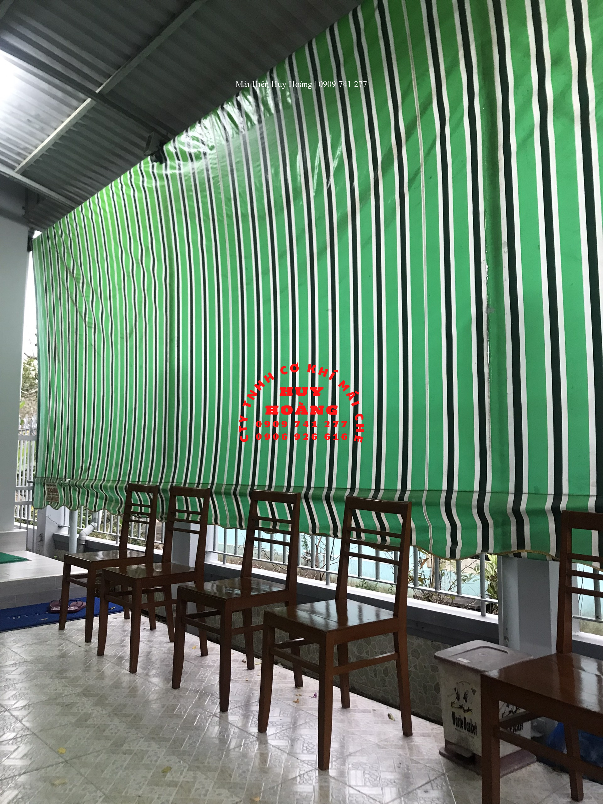 mai-hien-huy-hoang-thi-cong-lap-dat-mai-tu-cuon (2)