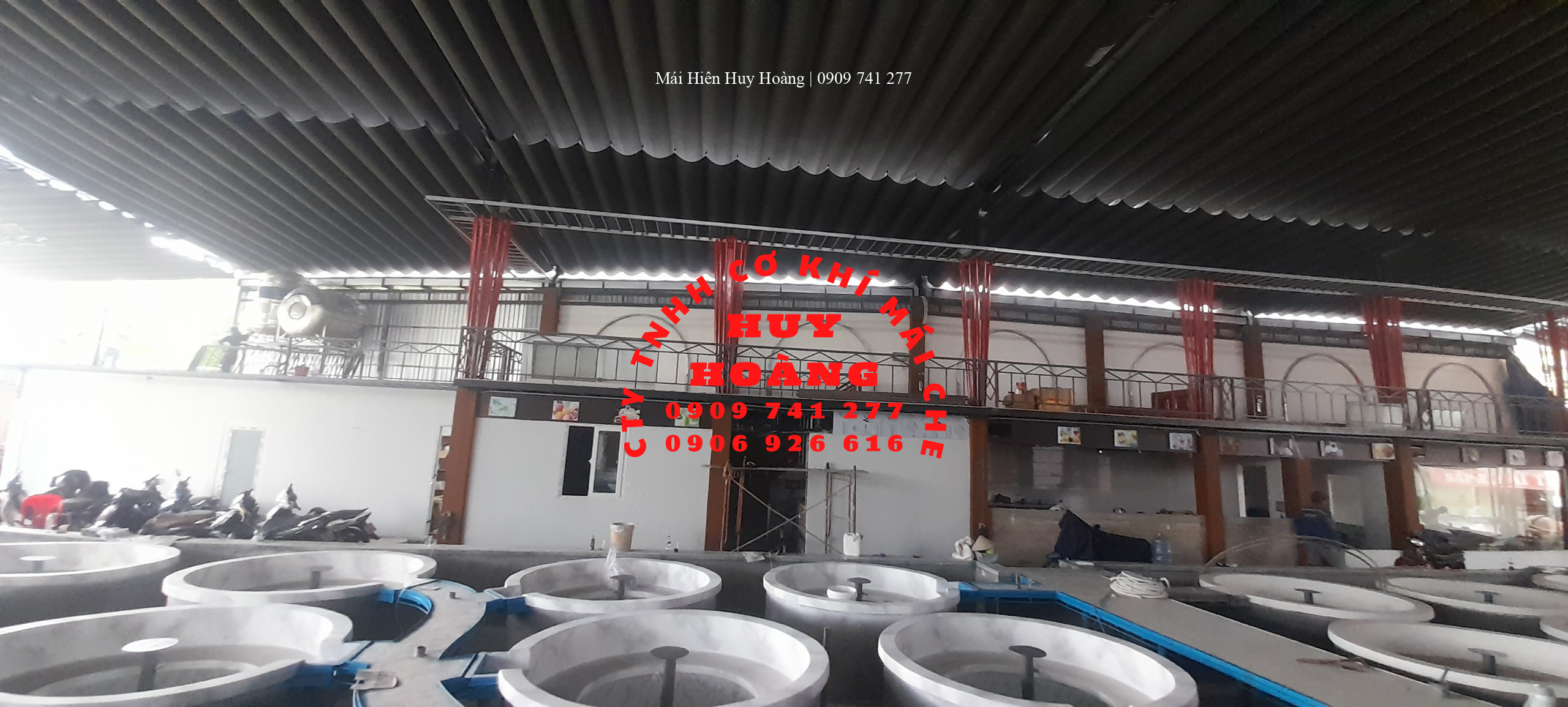 mai-hien-huy-hoang-thi-cong-mai-che-quan-cafe-tri-nguyen (4)